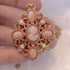 Vintage- 1988 “Romantic Poet” Cameo Pendant Necklace